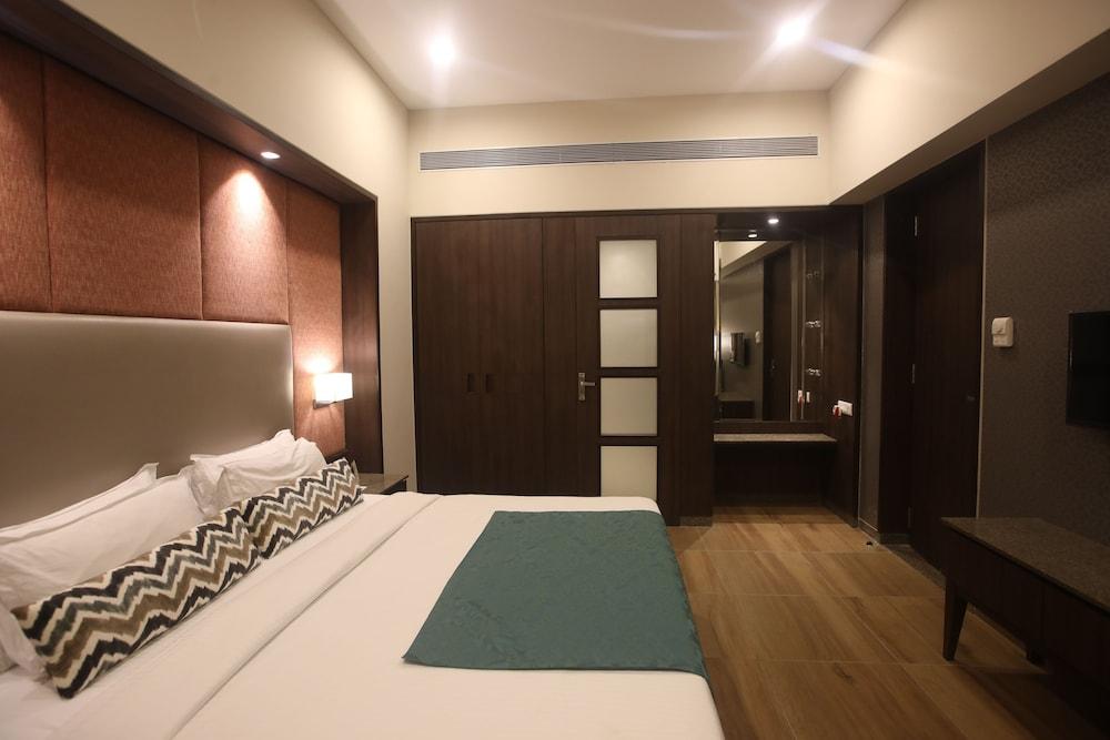 Gcc Hotel And Club Mira-Bhayandar Екстер'єр фото