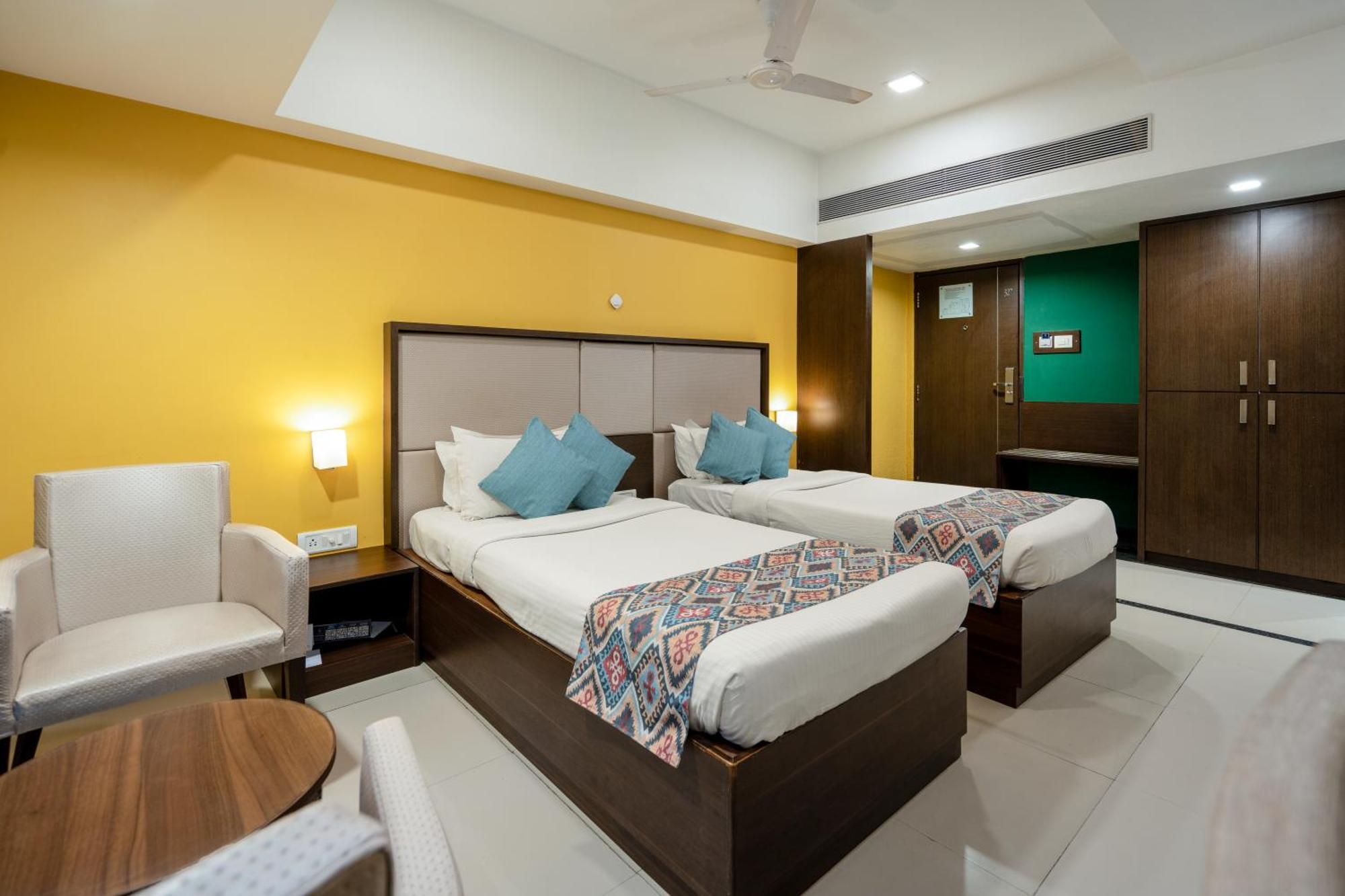 Gcc Hotel And Club Mira-Bhayandar Екстер'єр фото