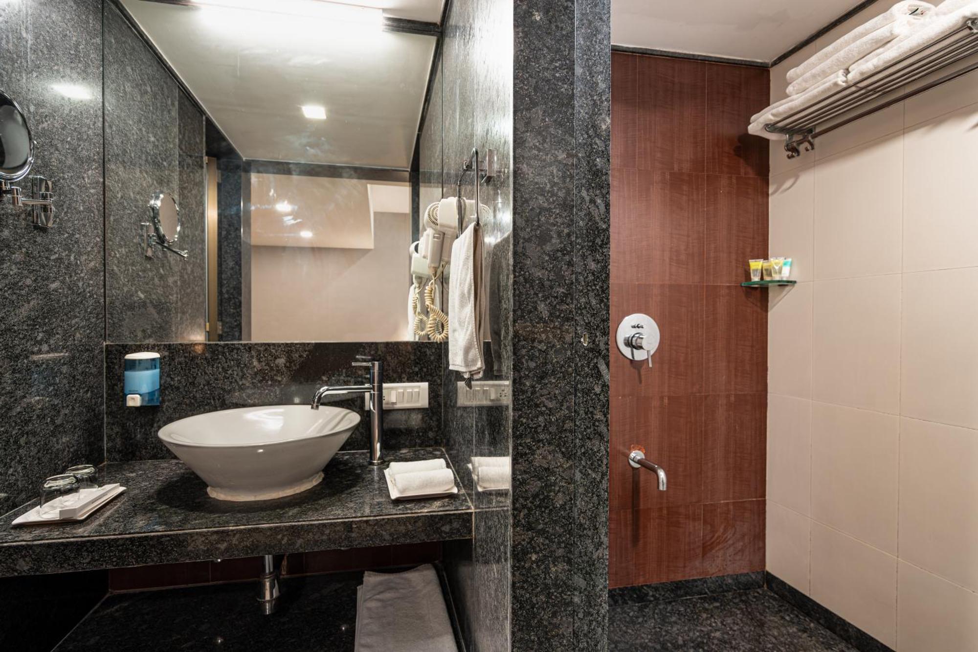 Gcc Hotel And Club Mira-Bhayandar Екстер'єр фото