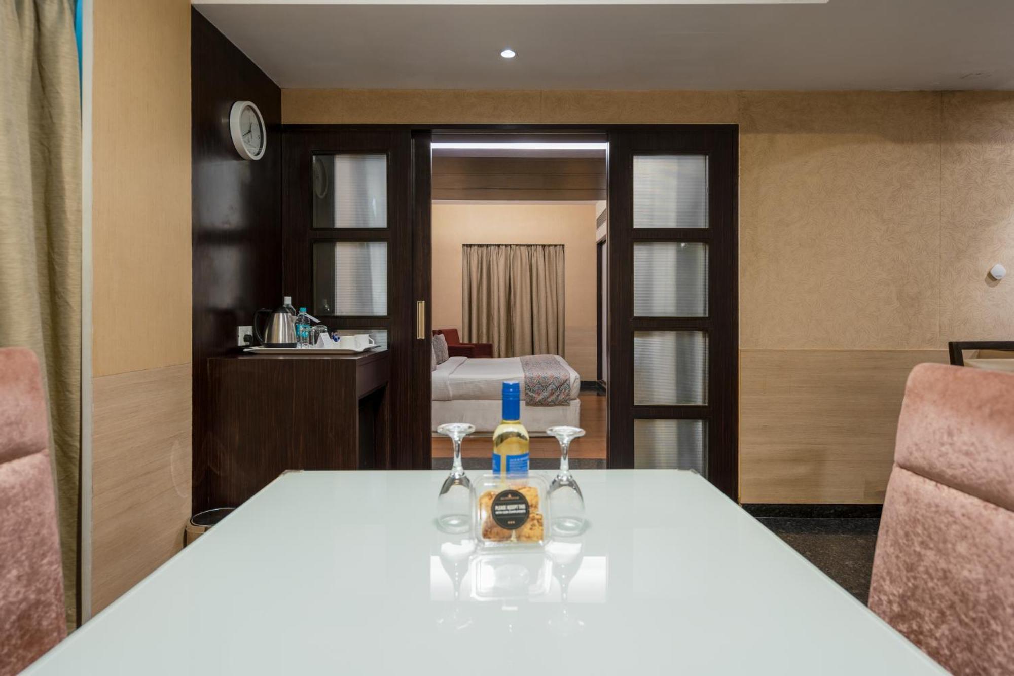 Gcc Hotel And Club Mira-Bhayandar Екстер'єр фото
