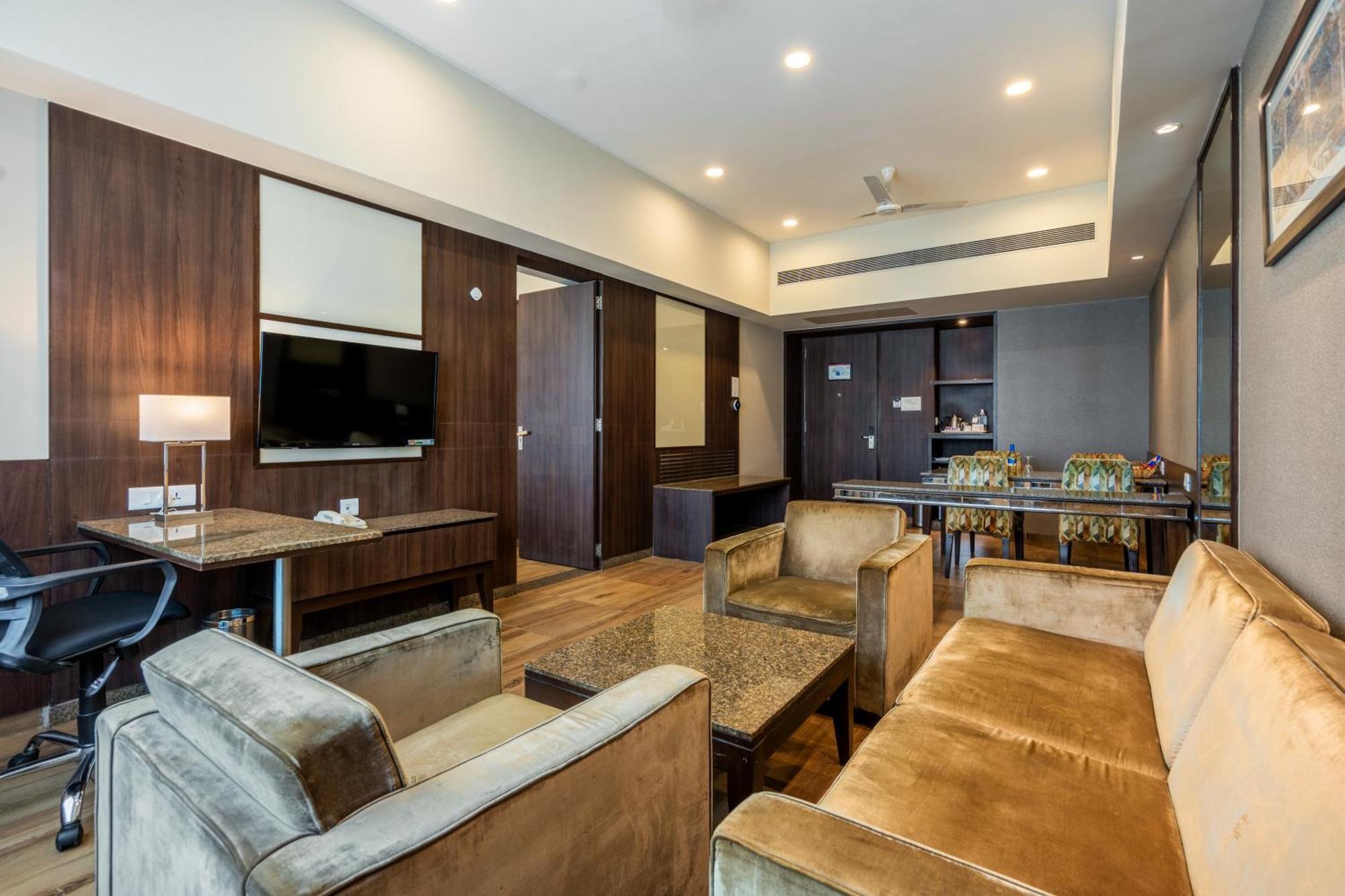 Gcc Hotel And Club Mira-Bhayandar Екстер'єр фото