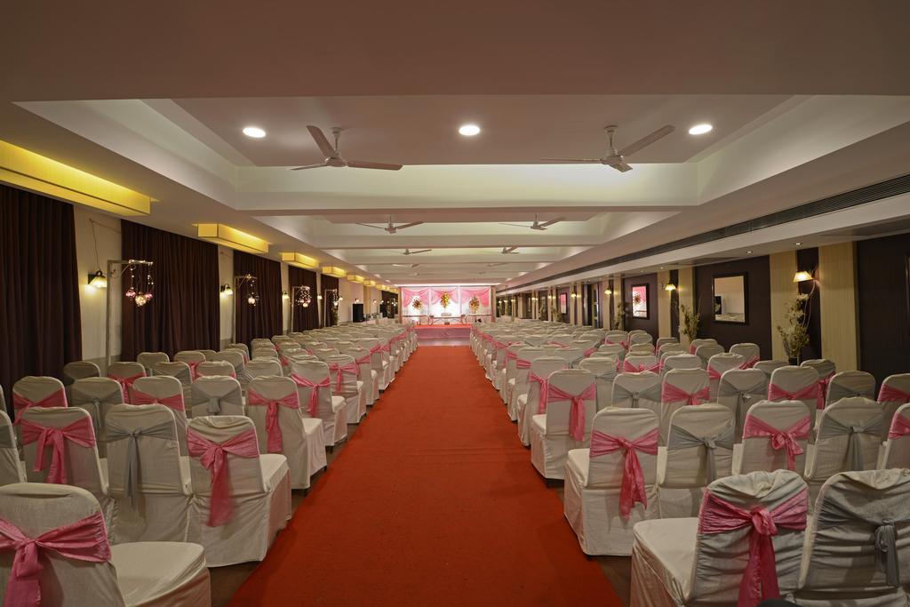 Gcc Hotel And Club Mira-Bhayandar Екстер'єр фото